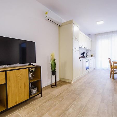 Lovely Home At West Residence Oradea Bagian luar foto