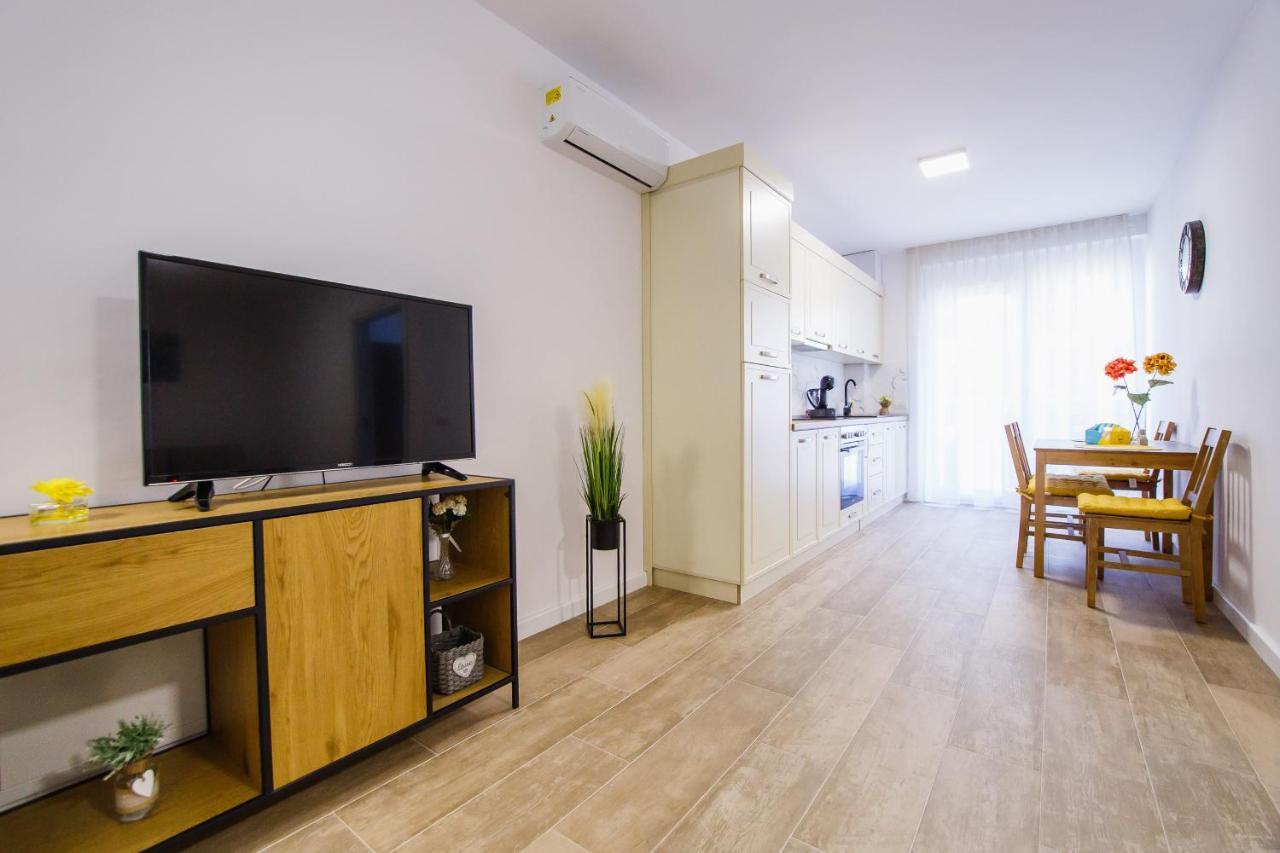 Lovely Home At West Residence Oradea Bagian luar foto