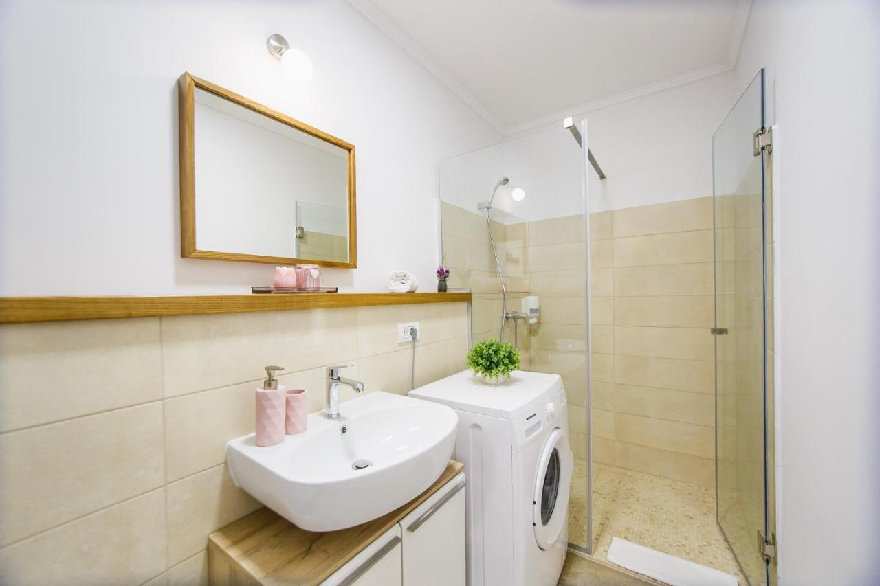 Lovely Home At West Residence Oradea Bagian luar foto