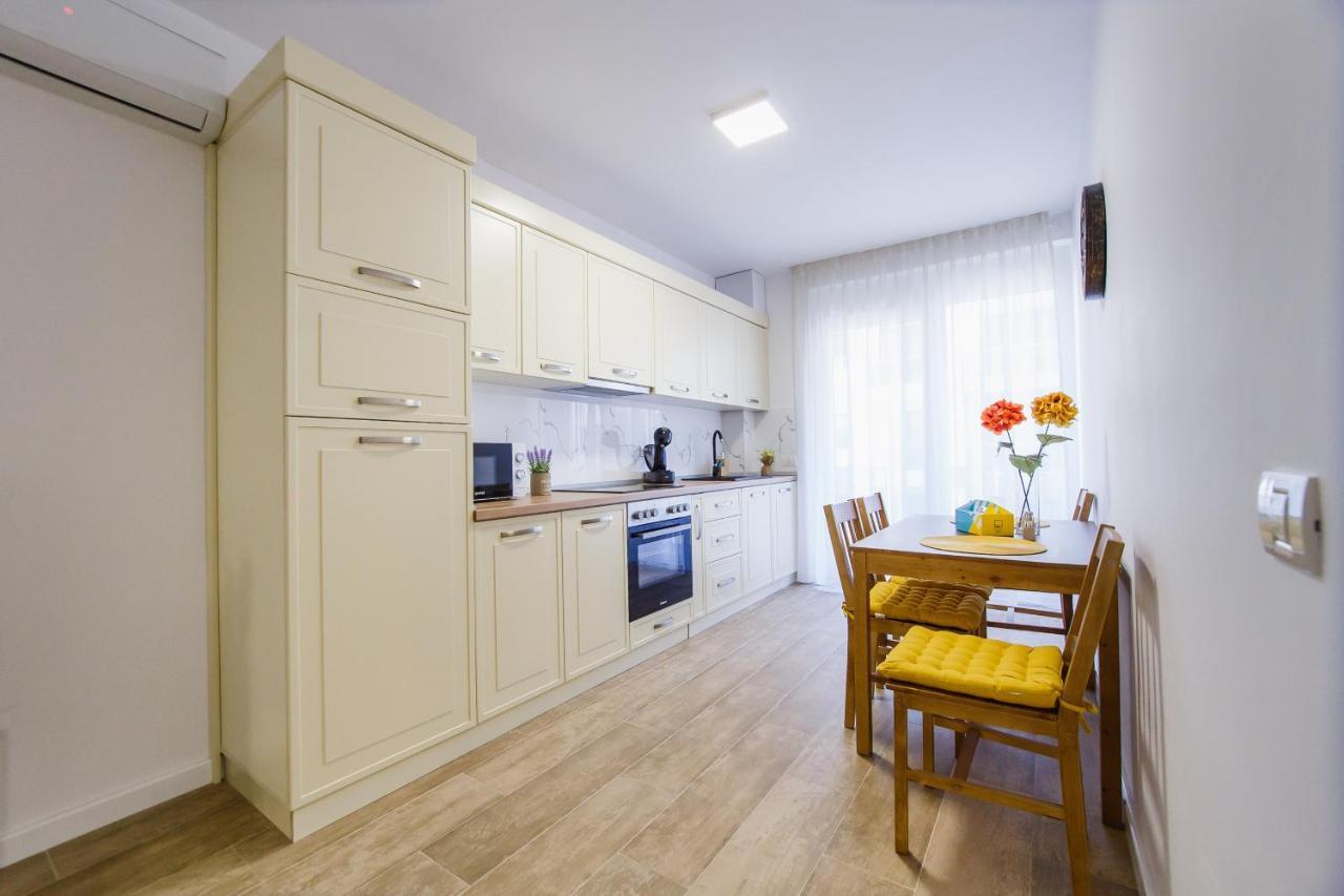 Lovely Home At West Residence Oradea Bagian luar foto