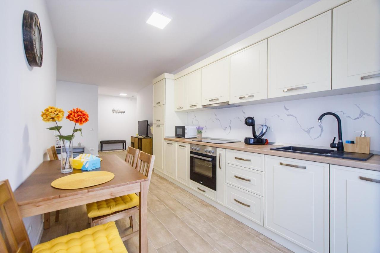 Lovely Home At West Residence Oradea Bagian luar foto