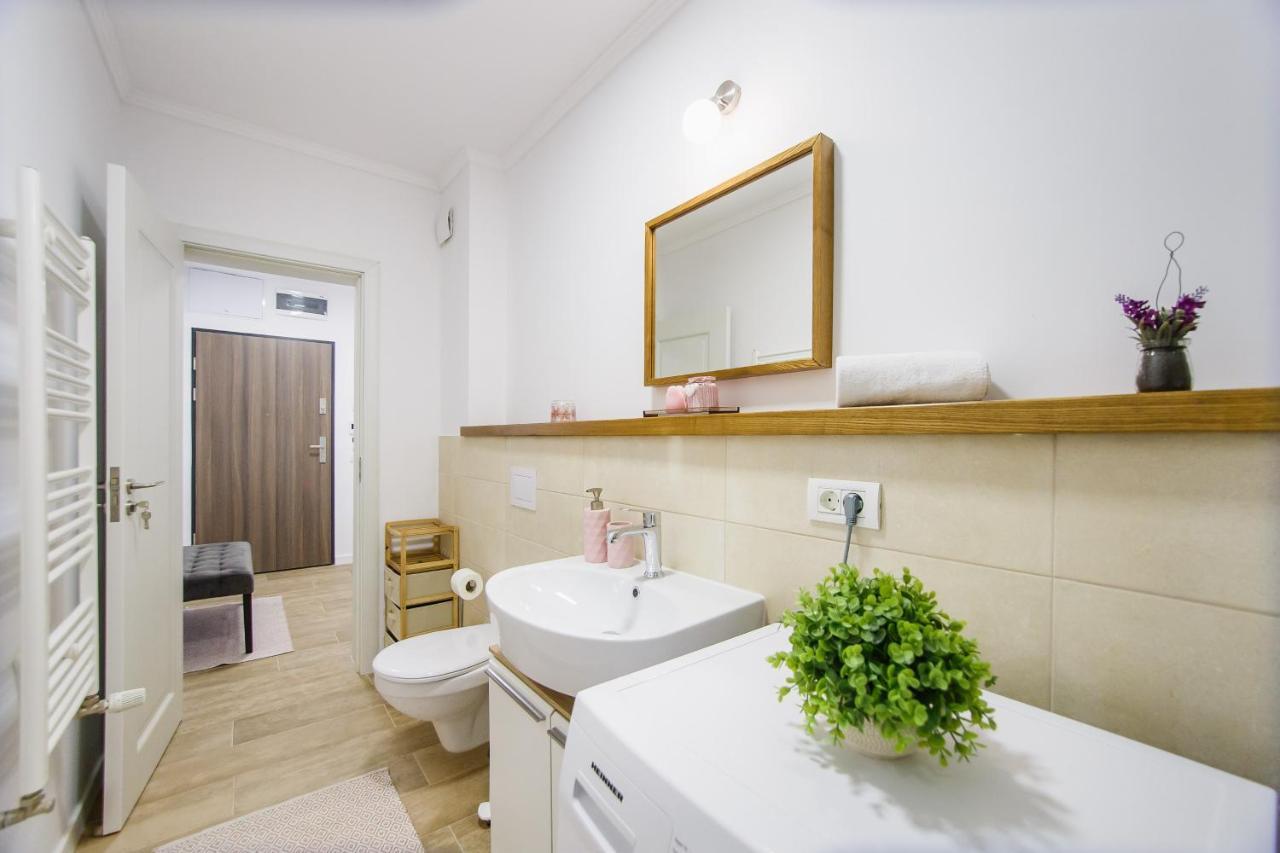 Lovely Home At West Residence Oradea Bagian luar foto