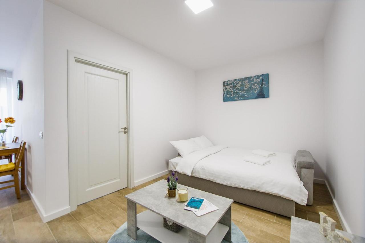 Lovely Home At West Residence Oradea Bagian luar foto