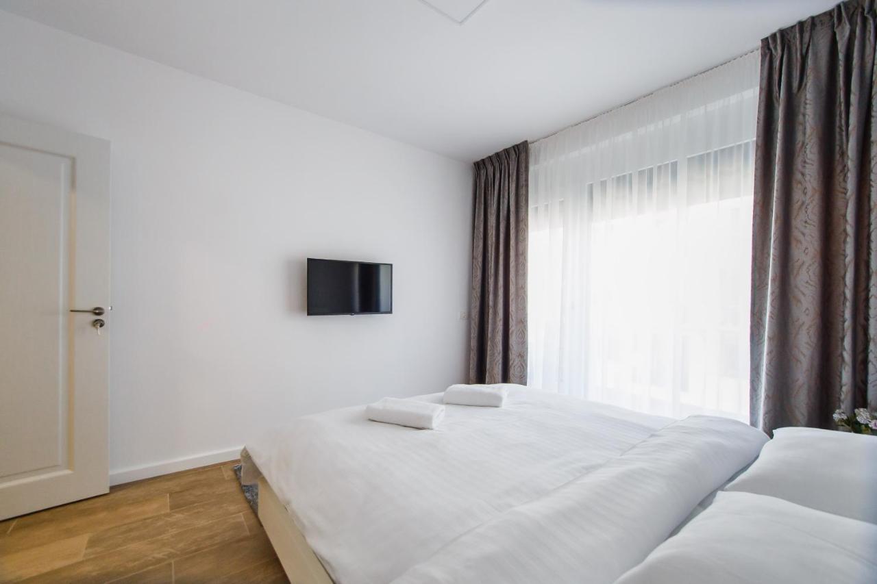 Lovely Home At West Residence Oradea Bagian luar foto