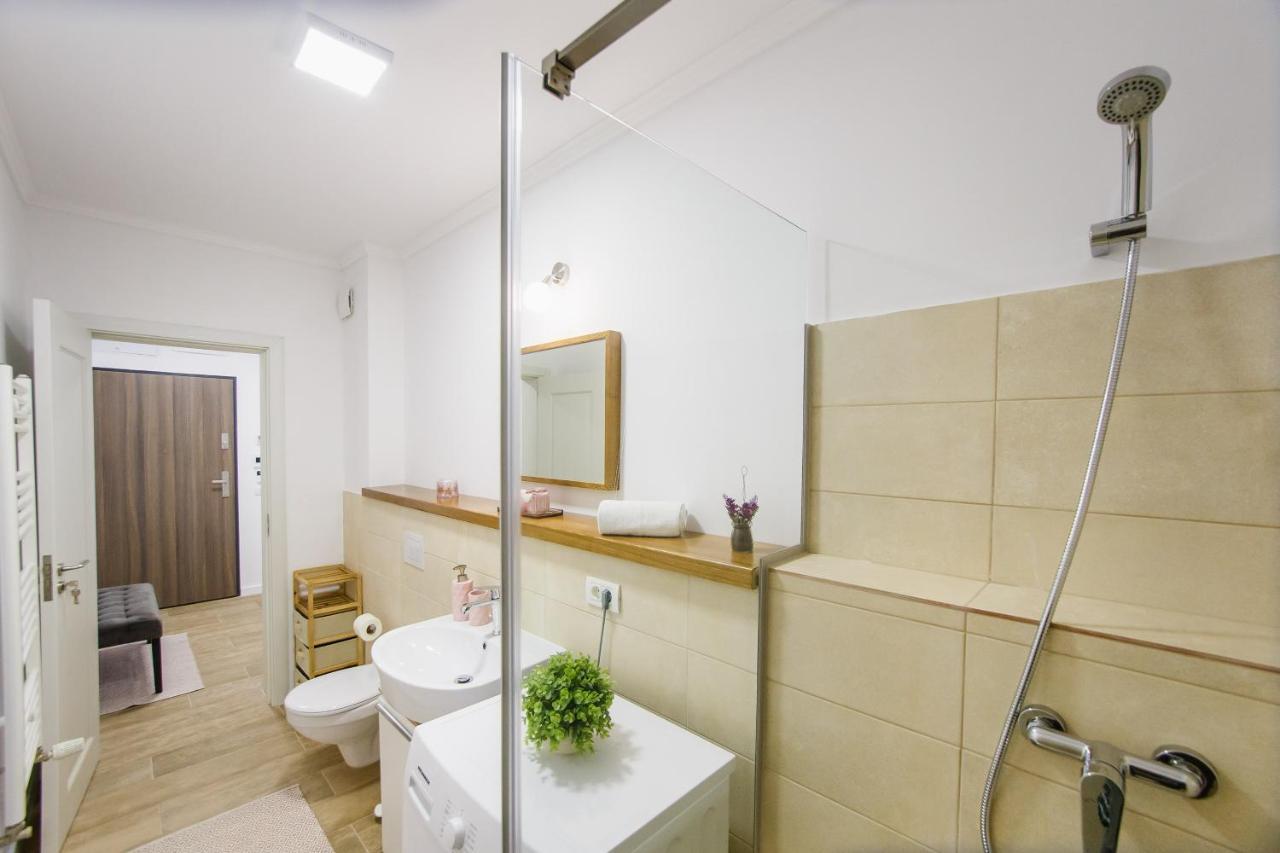 Lovely Home At West Residence Oradea Bagian luar foto